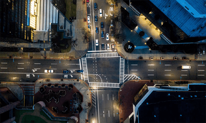 Informe de Signify analiza las etapas para desarrollar una ciudad inteligente a través de plataformas y software de IoT