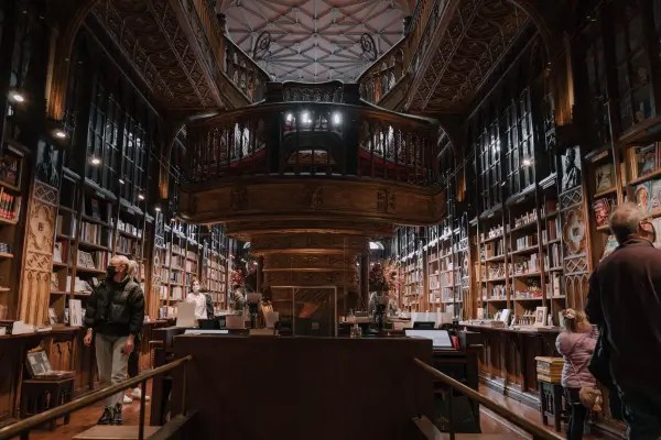 Livrarias Icônicas no Mundo que Todo Leitor Precisa Conhecer
