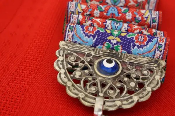 Superstições, símbolos e as tradições enigmáticas que guiaram civilizações