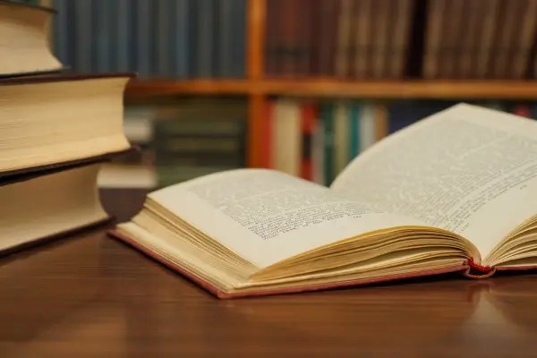 Livros Proibidos e os Mistérios por Trás de Suas Histórias
