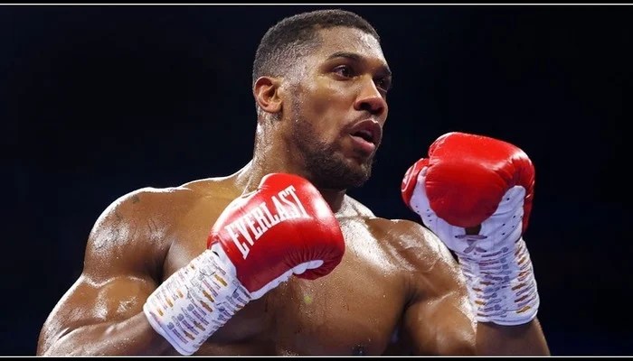Joshua Stronger Than Fury, Says Ex-Champ Saunders