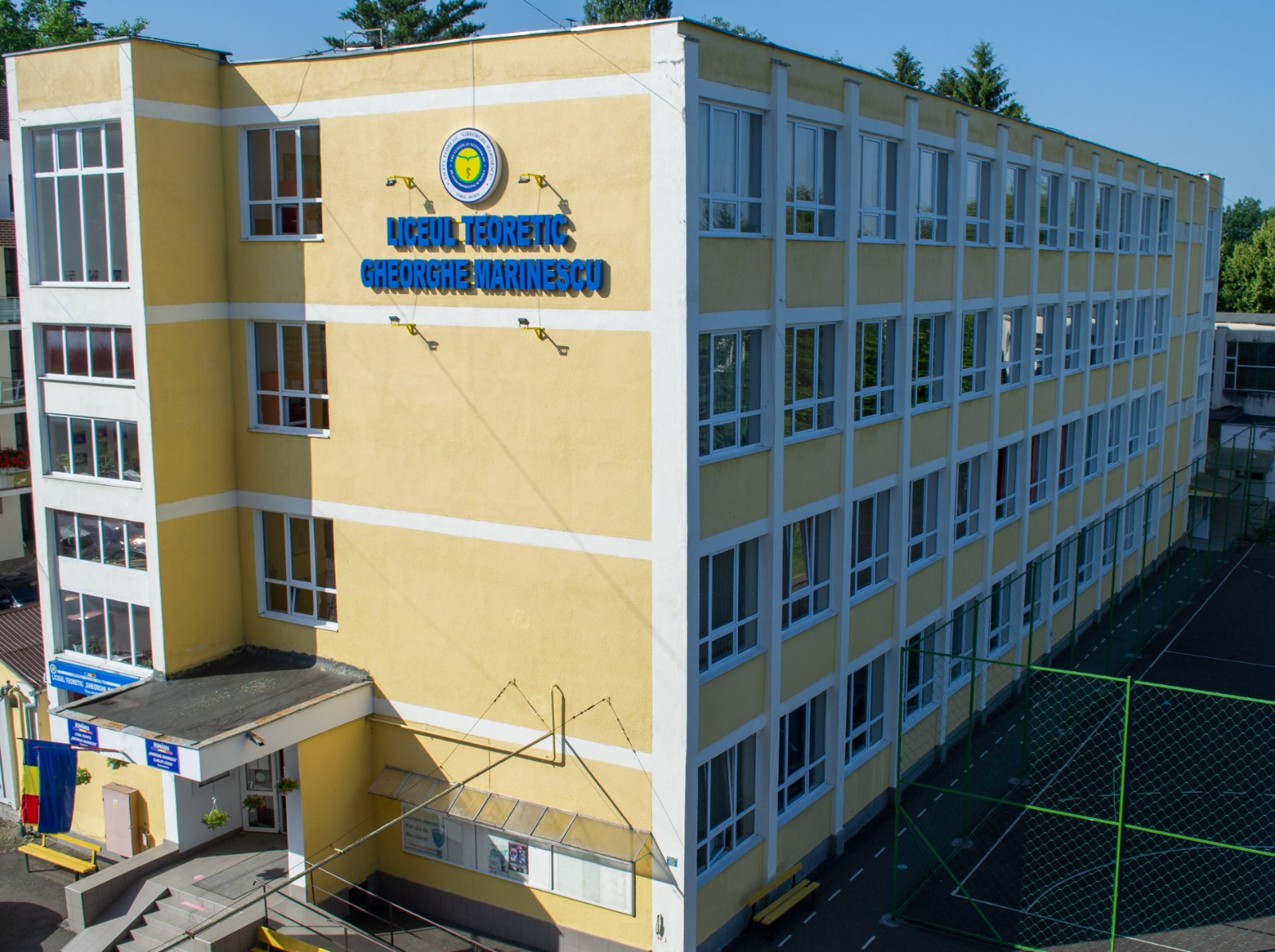 Punctul alb pentru Liceul Teoretic Gheorghe Marinescu la aniversarea a 75 de ani