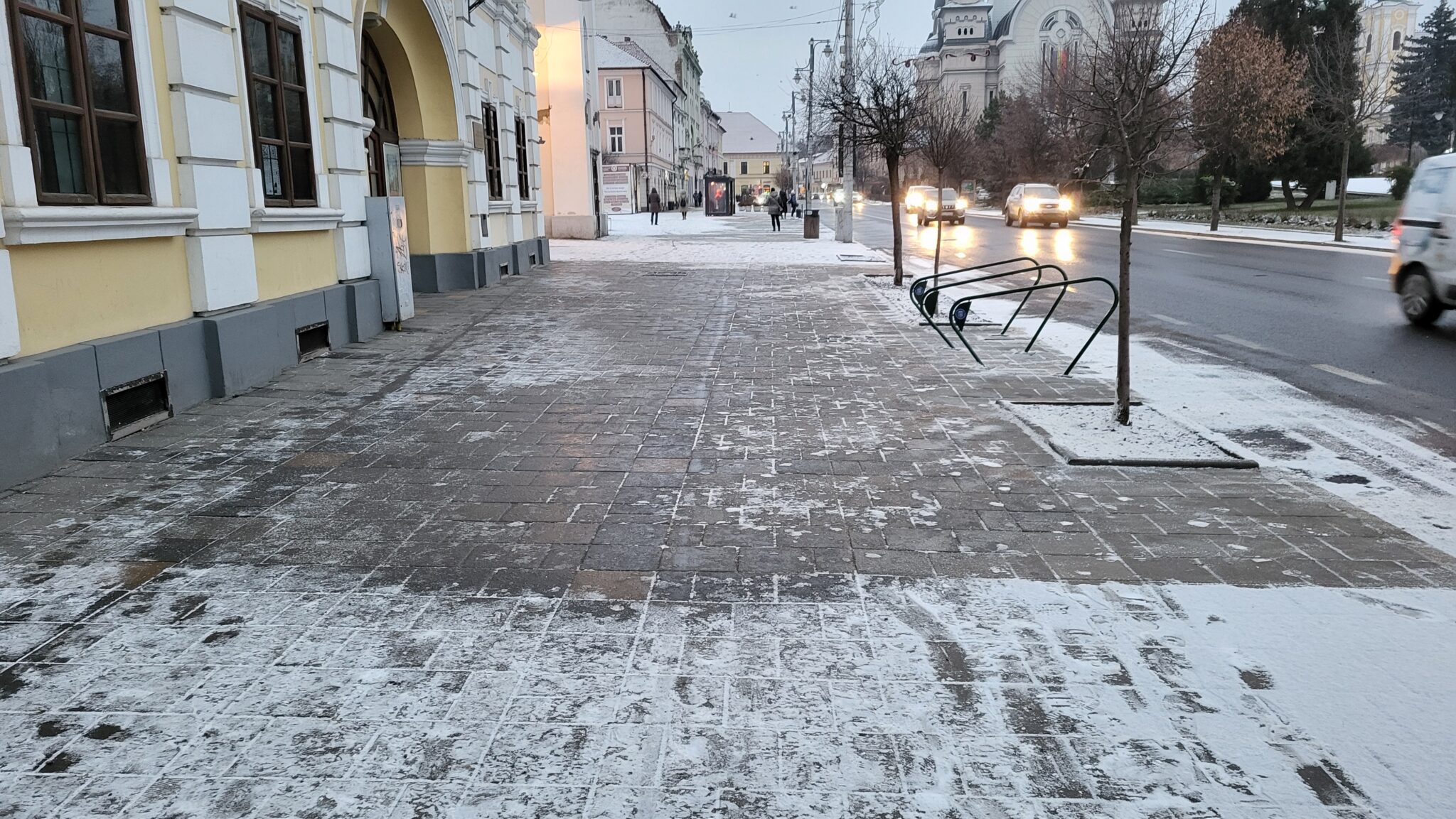 Târgumureșenii au obligația să-și curețe trotuarele aferente de zăpadă și gheață