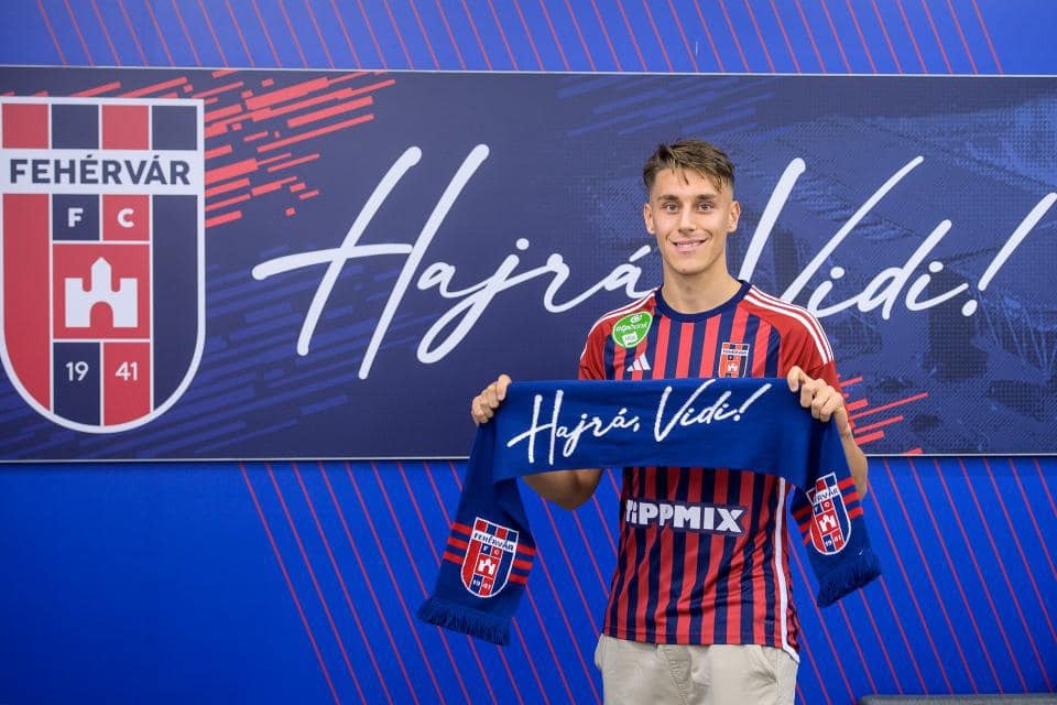 Mario Simuţ, fiul unui fost fotbalist al lui FC Bihor, legitimat de o echipă de tradiţie din prima ligă maghiară