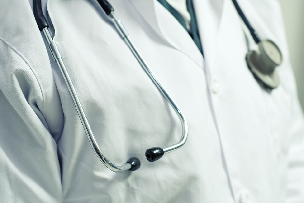 Se închid cabinetele medicilor de familie din 1 februarie? De marți, medicii ies în stradă!