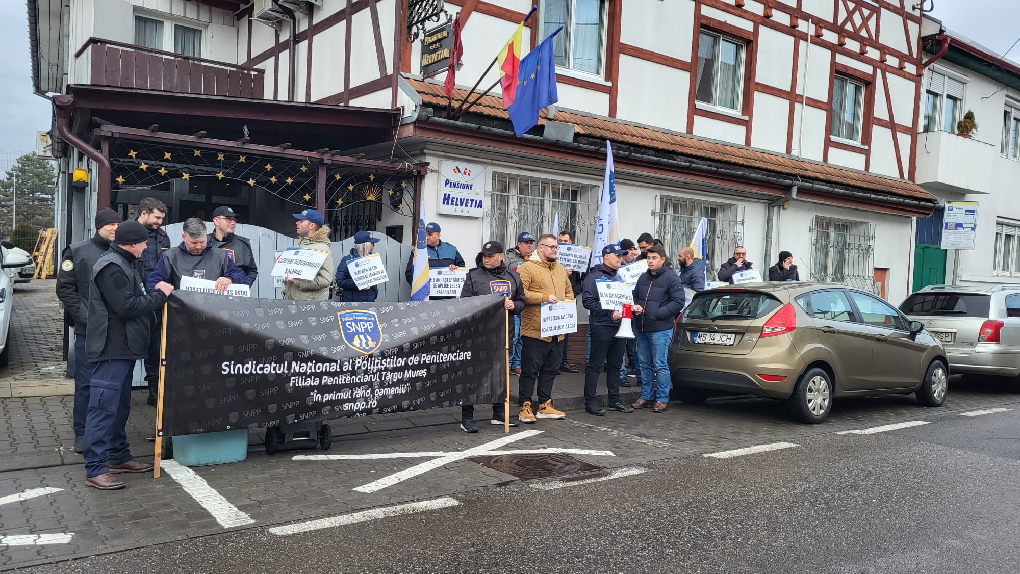 Protest al polițiștilor în această dimineață la Târgu Mureș
