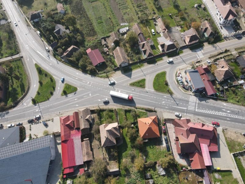 Punctul negru pentru întârzierea realizării sensului giratoriu de la Bălăușeri unde se produc acum accidente aproape zilnic