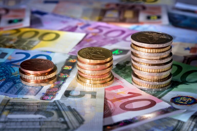 Granturi până la 500.000 de euro pentru mici întreprinderi care vor să se digitalizeze