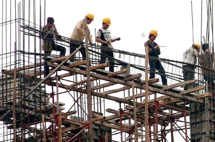 Companiile străine care au primit de la guvernul maghiar bani pentru fabrici angajează străini