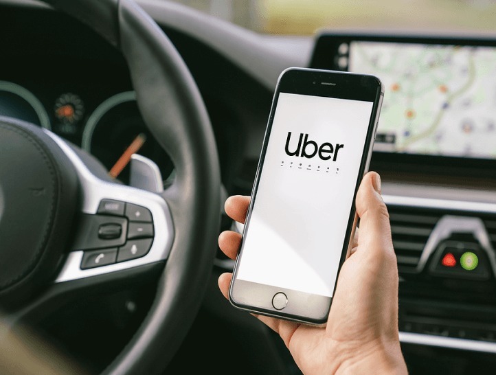 Parlamentarii şi guvernele UE au ajuns la un acord privind drepturile lucrătorilor pentru platforme online de servicii, cum ar fi Uber