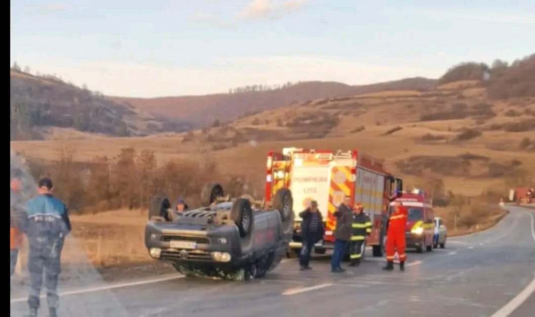 Circulație blocată parțial pe E60 la Saschiz în urma unui accident