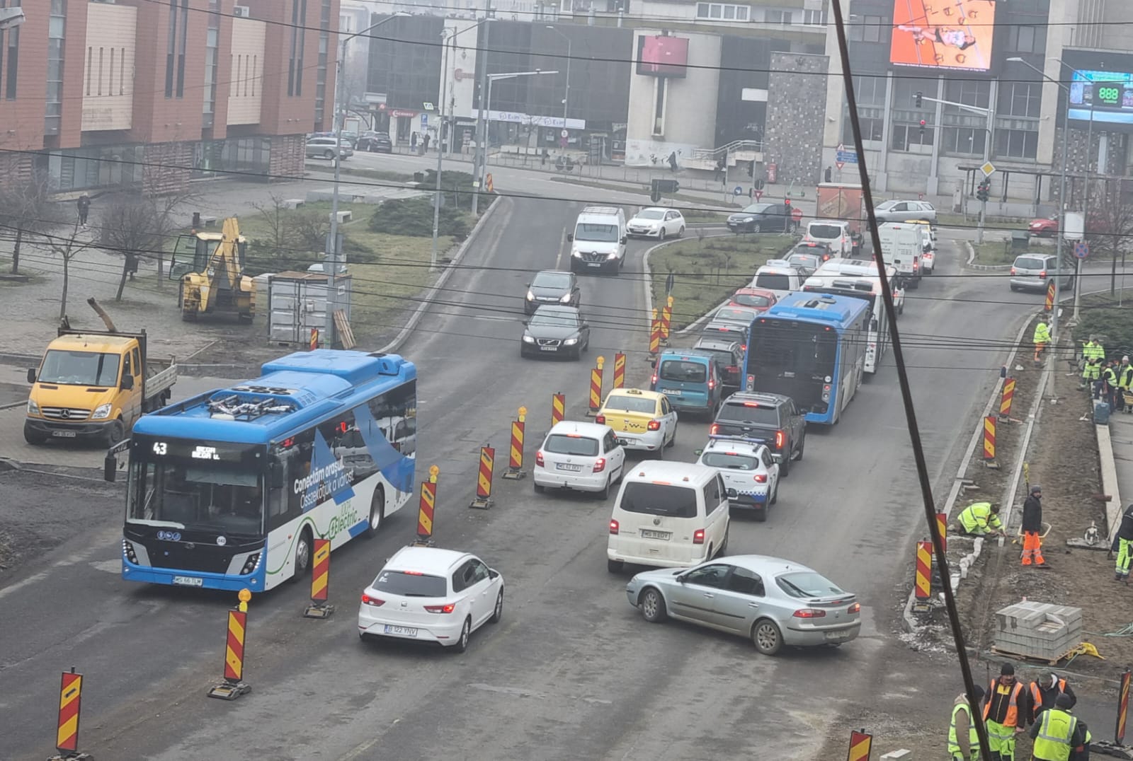 Cea mai mare pagubă la bugetul orașului? Taxele pe mașini de 26 de ori mai mici decât cheltuielile cu reparațiile de drumuri!