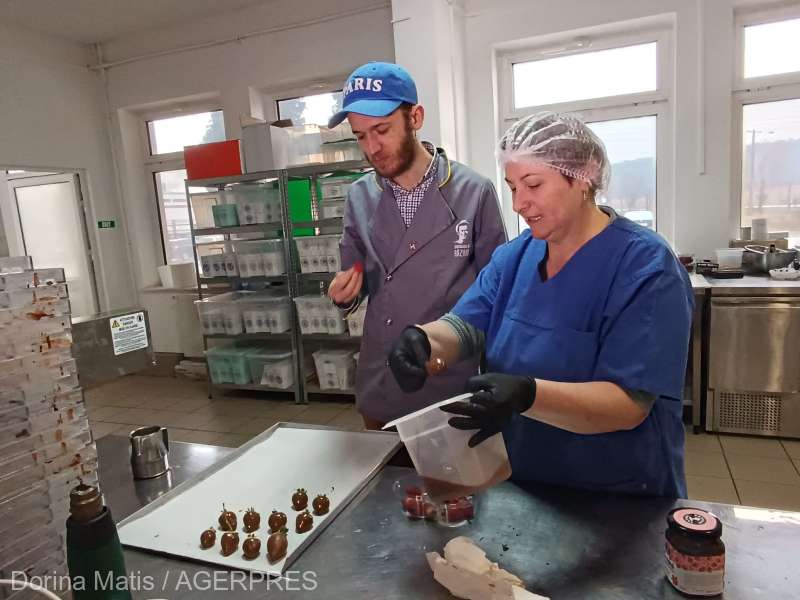 Un ciocolatier artizan din Reghin lansează un produs şi o cutie specială pentru protocolul Casei Regale