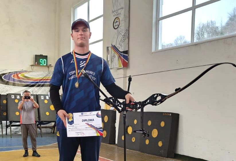 Punctul alb pentru Tamás Móréh, campion naţional în sală la tir cu arcul