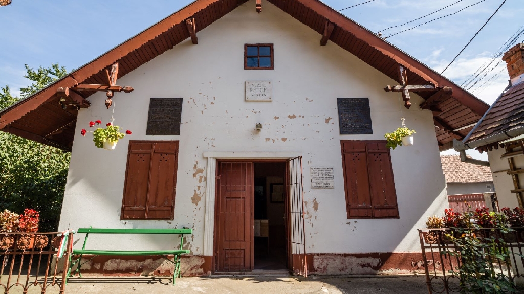 Ansamblul Memorial Petőfi Sándor de la Albeşti va fi renovat şi modernizat cu de 6,4 milioane de lei
