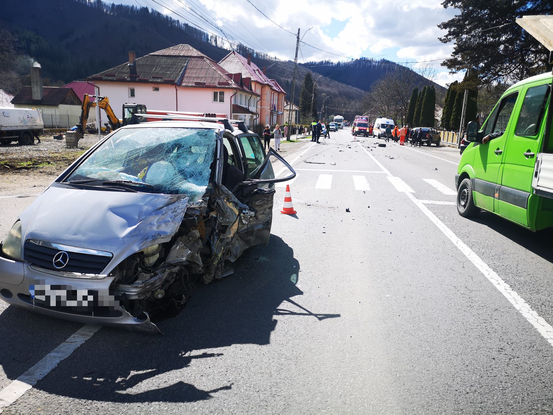 Accident rutier produs între două autoturisme, pe strada Principală din localitatea Răstolița