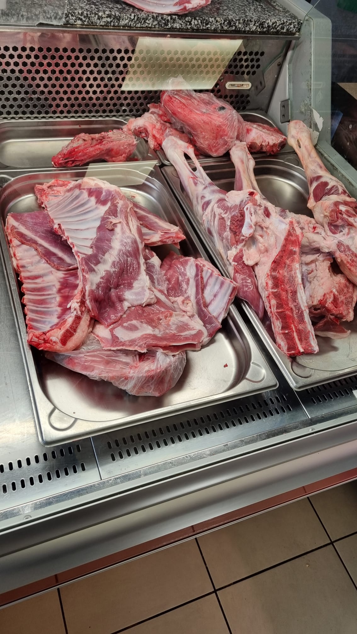 La ce preț își pot cumpăra localnicii carnea de miel
