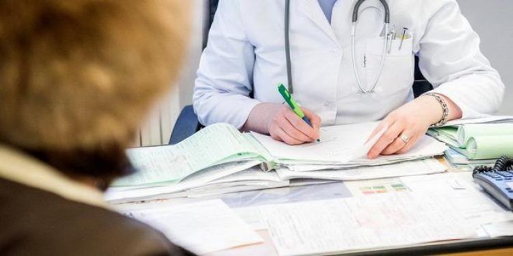 Medicii de familie vor fi plătiți pentru munca efectivă, nu pentru numărul de pacienți