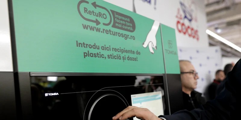 Cum se fentează automatele de reciclare și se iau bani şi pe sticlele care nu sunt în program