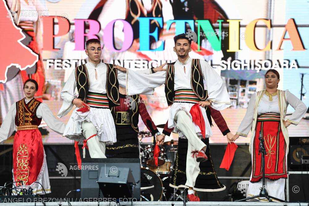 Festivalul Intercultural ProEtnica a fost inclus în Manualul de Educaţie Socială de clasa a VI-a ca model cultural-educaţional