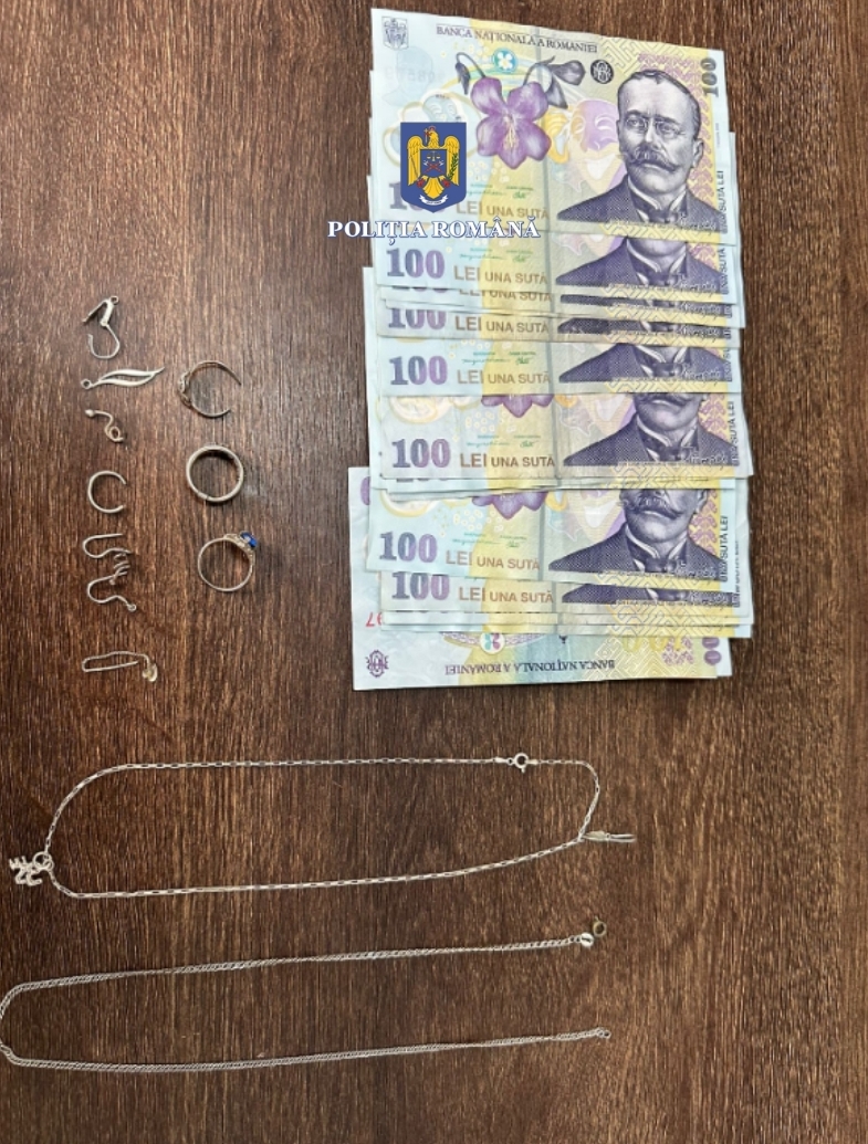 Polițiștii mureșeni au depistat un bărbat care ar fi pătruns într-o locuință din Târgu Mureș și ar fi sustras bani, ceasuri și bijuterii