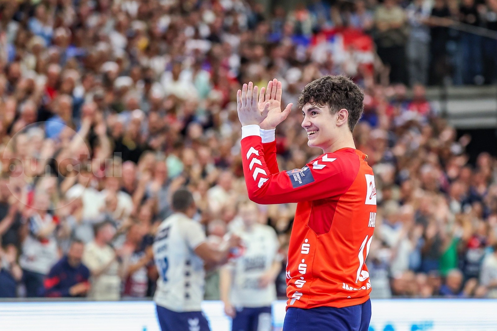 Un puști de 17 ani, din Târgu-Mureș, Cătălin Haidu, a debutat în cel mai puternic campionat de handbal al lumii