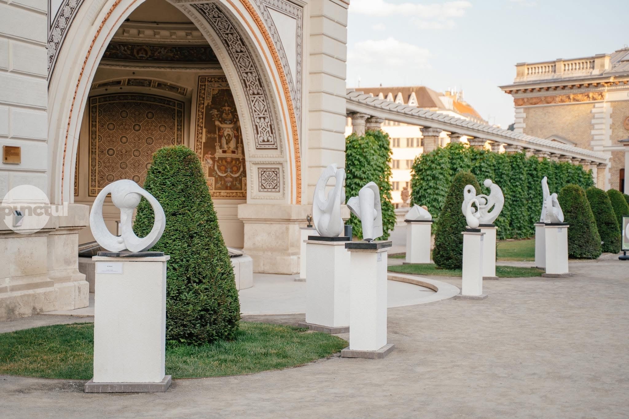 Expoziție în aer liber la Budapesta dedicată sculptorului reghinean József Szőke