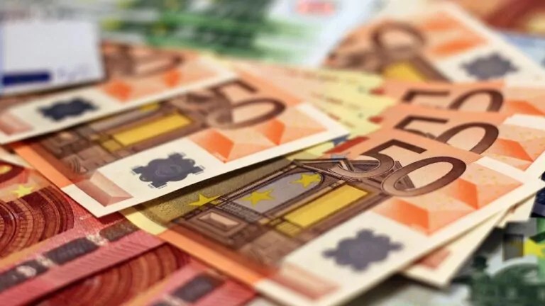 Un miliard de euro este aportul de capital social pe care SRL-urile trebuie să îl aducă pentru a atinge pragul propus de 8.000 de lei