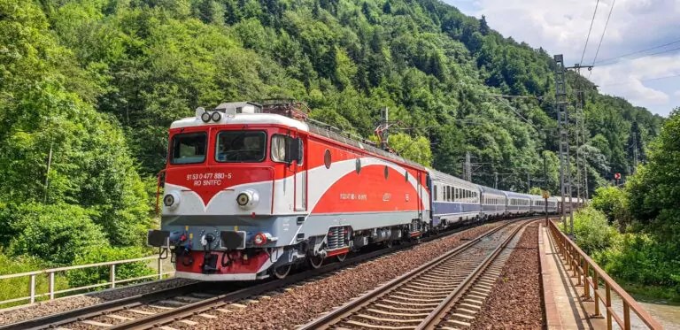 Lucrări pe calea ferată între Brașov și Hărman provoacă modificări în circulația trenurilor