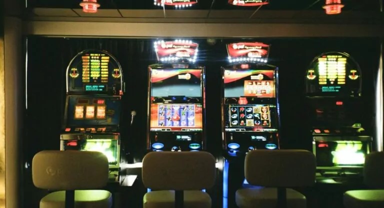 O echipă de avocați români atacă la CJUE taxa pe viciu pentru slot-machine, miză de zeci sau sute de milioane de euro