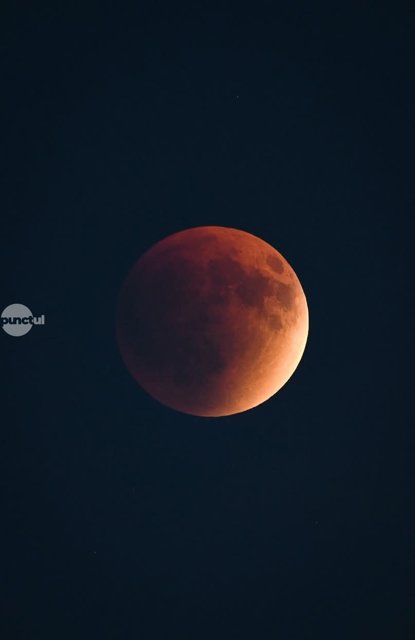 (Foto și video) „Luna Sângerie”, eclipsa totală de lună vizibilă vizibilă de la Târgu Mureș