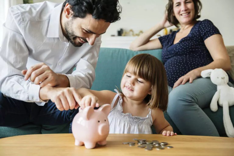 ANAF: Cei care aleg să plătească CASS pentru o persoană datorează o sumă de 2.430 lei pe persoană