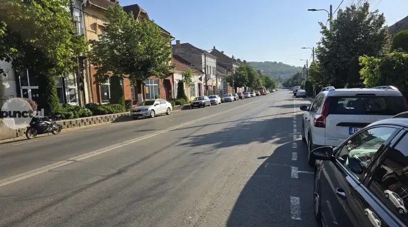 La Târnăveni se implementează de luni sistemul de parcări cu plată