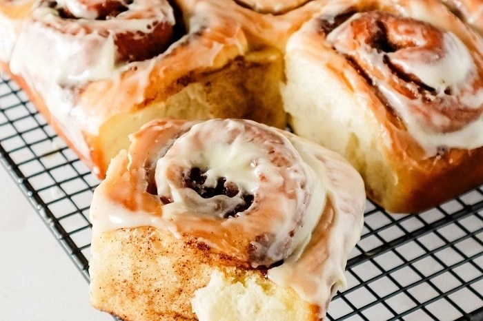 Quick Cinnamon Roll One-Liners