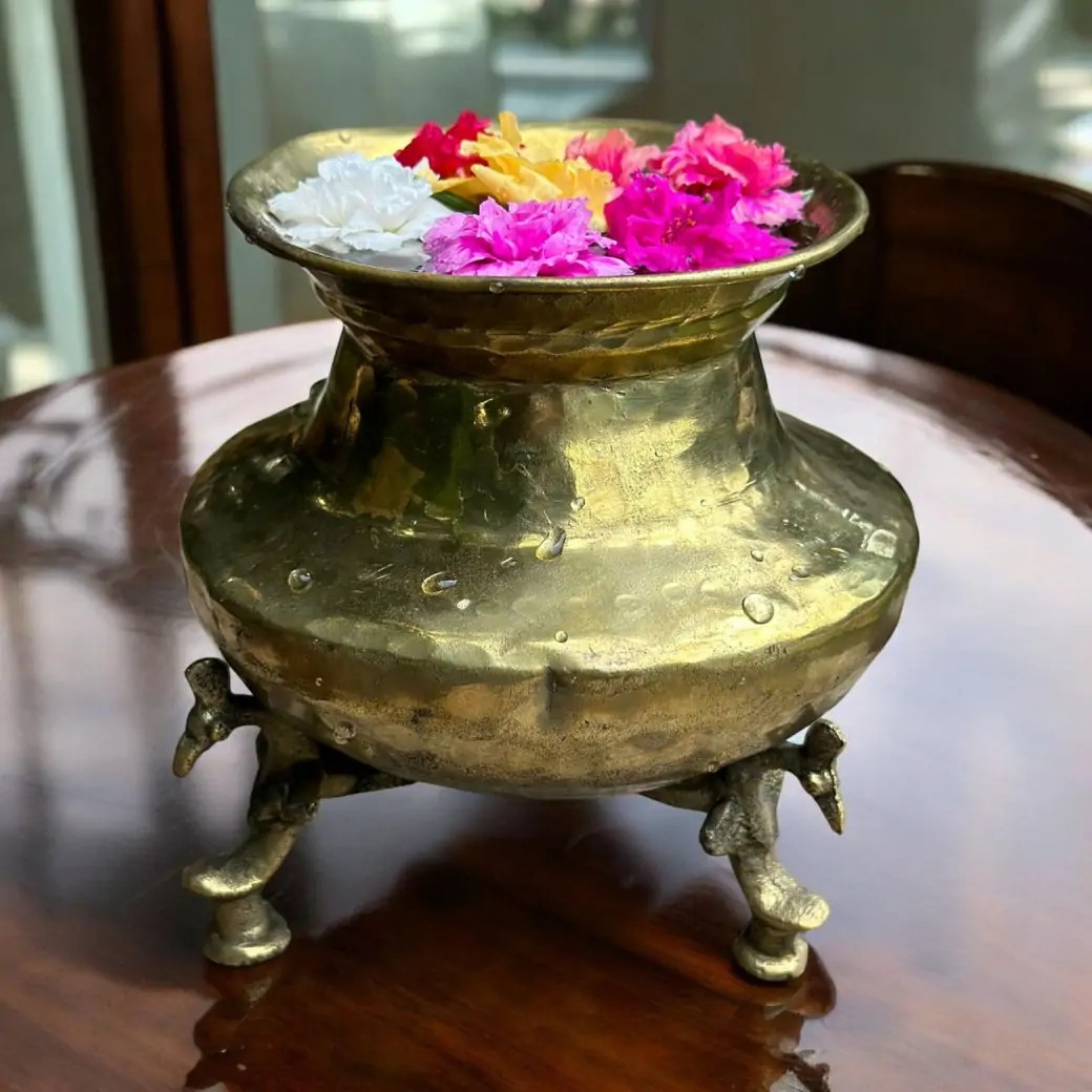 Saira Vintage Brass Pot