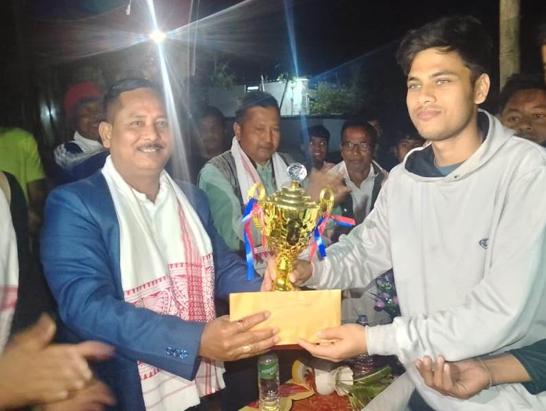 বকোৰ পয়ৰাঙ্গা উদীয়মান যুৱক সংঘৰ উদ্যোগত আয়োজিত টেনিছ বল প্ৰতিযোগিতাৰ চূড়ান্ত খেল