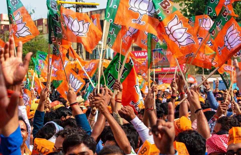 ২০২২-২৩ বৰ্ষত নিৰ্বাচনী বণ্ডৰ জৰিয়তে ১৩০০ কোটি টকা লাভ বিজেপিৰ