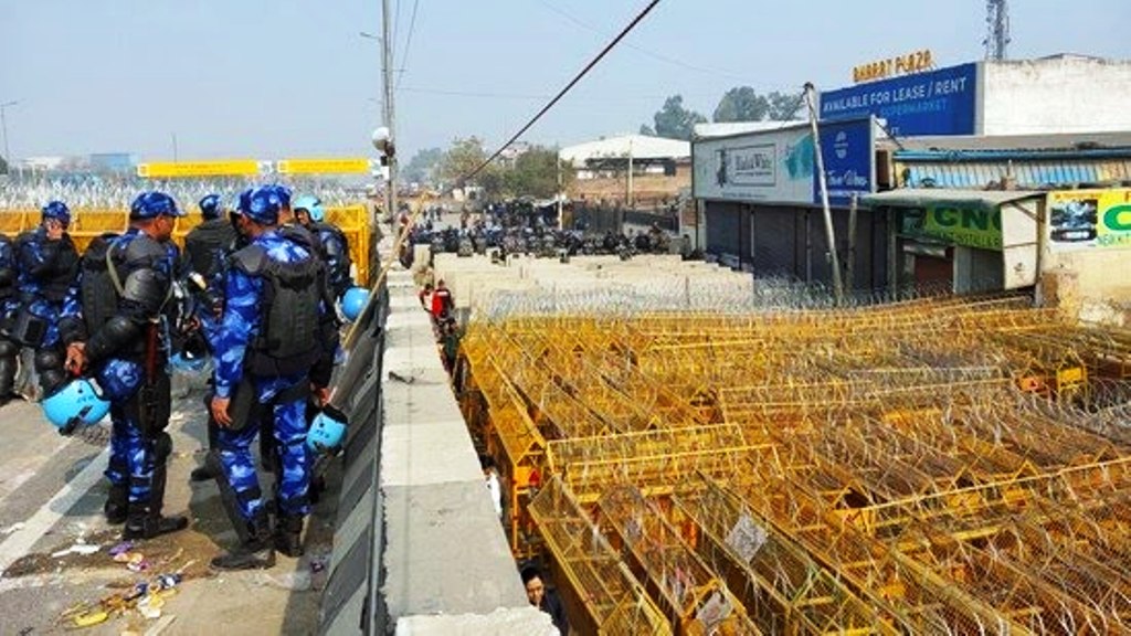 কৃষকৰ আন্দোলনৰ বাবে দিল্লীৰ সীমান্ত অঞ্চলত যান-বাহন চলাচল প্ৰভাৱিত