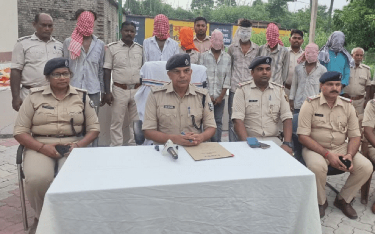 मुजफ्फरपुर में चोर गिरोह का पर्दाफाश, 8 आरोपी पकड़े