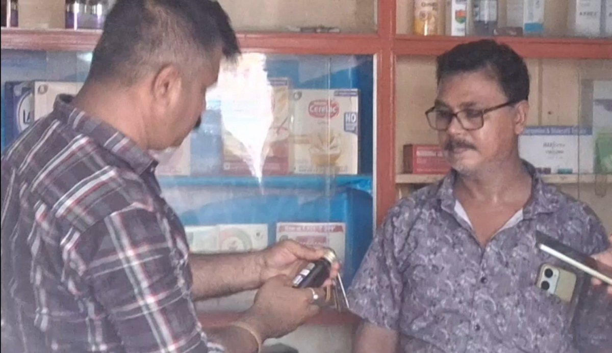एनजेपी में एक्सपायर्ड बेबी फूड और दवाइयों की बिक्री का भंडाफोड़, प्रशासन की संयुक्त छापेमारी में दुकान सील