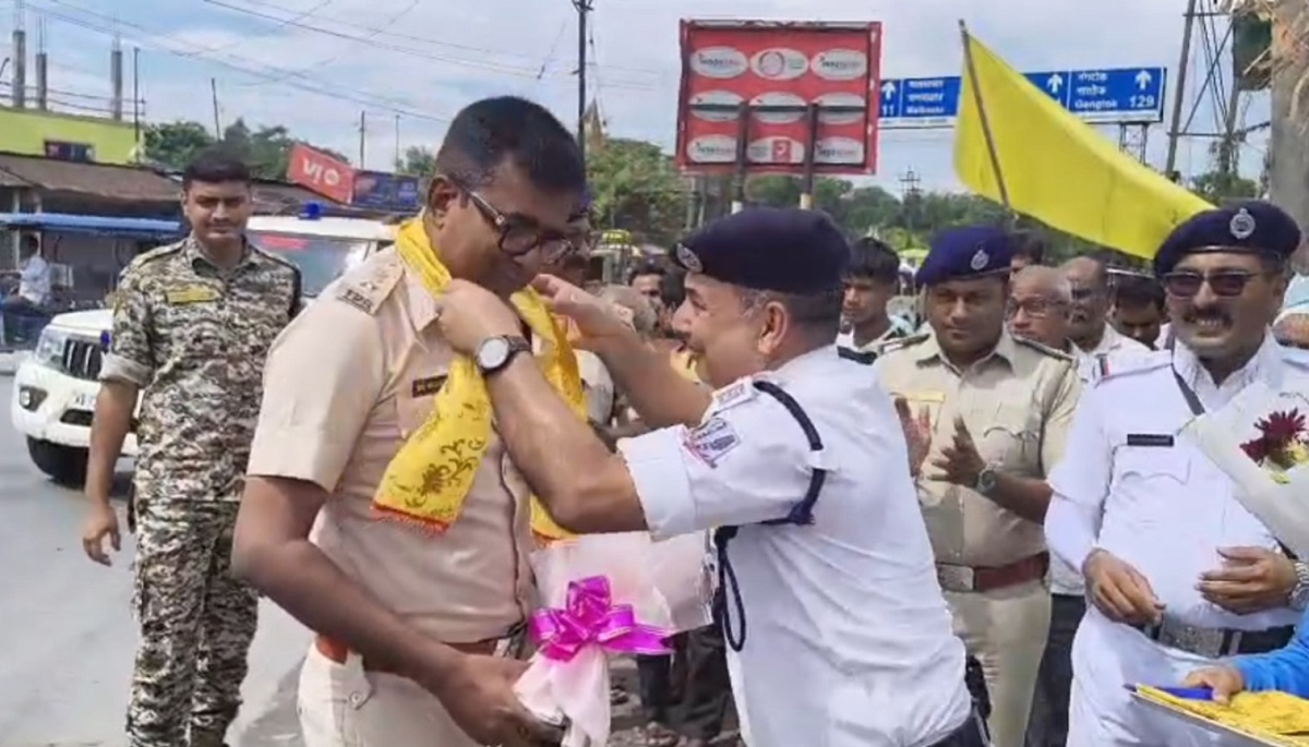 गोड़ामोड़ में नए ट्रैफिक बूथ का उद्घाटन, यातायात नियंत्रण के साथ चालकों को दिए गए सुरक्षा संदेश