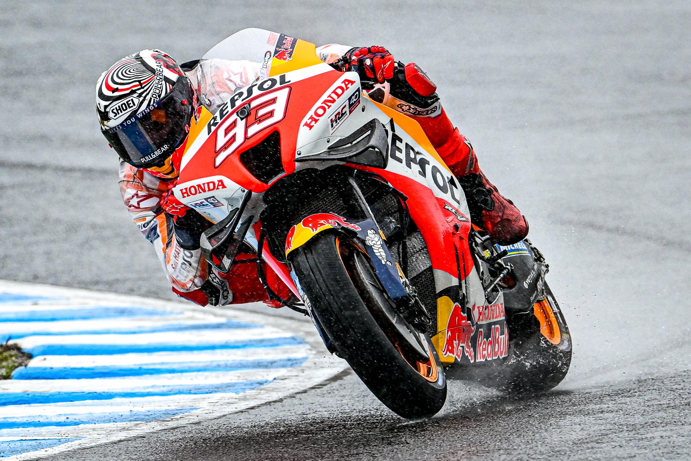 MotoGP Motegi: Marc Marquez가 빗속에서 춤을 추고 폴 포지션으로 돌아갑니다!