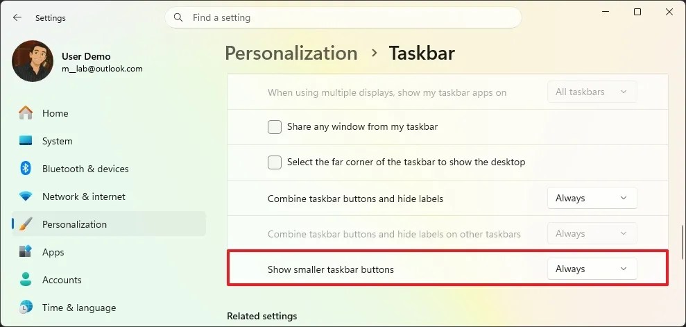 Show smaller Taskbar on Windows 11