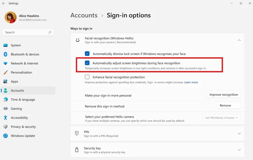 Windows Hello new auto brightness sign-in