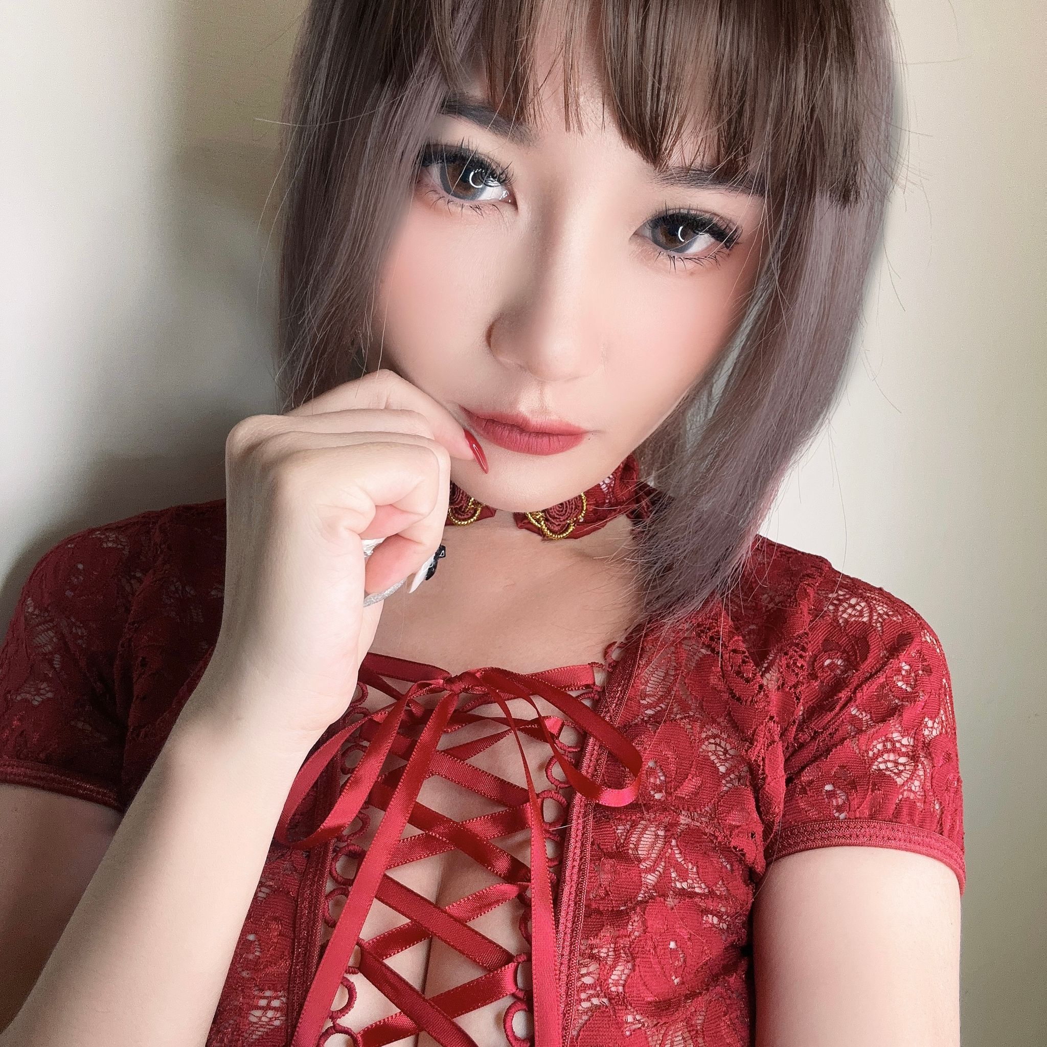 SWAG 真約 D 奶女神莎莎，全台推特最強正妹素人 sasabebe，多 P KTV 三插秀影片整理 ．