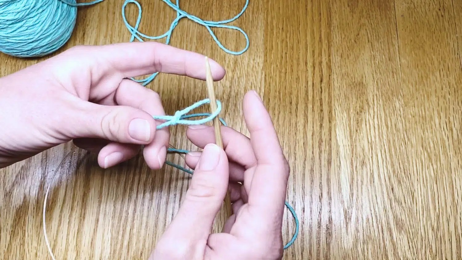 How to Make a Slipknot - with Liz @ PurlsAndPixels