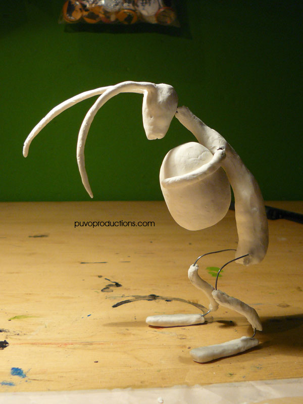 Daher habe ich die Bereiche der "Gelenke" zunächst noch nicht eingearbeitet. Diese wurden nach dem Trocknen der ersten Abschnitte noch entsprechend gebogen...