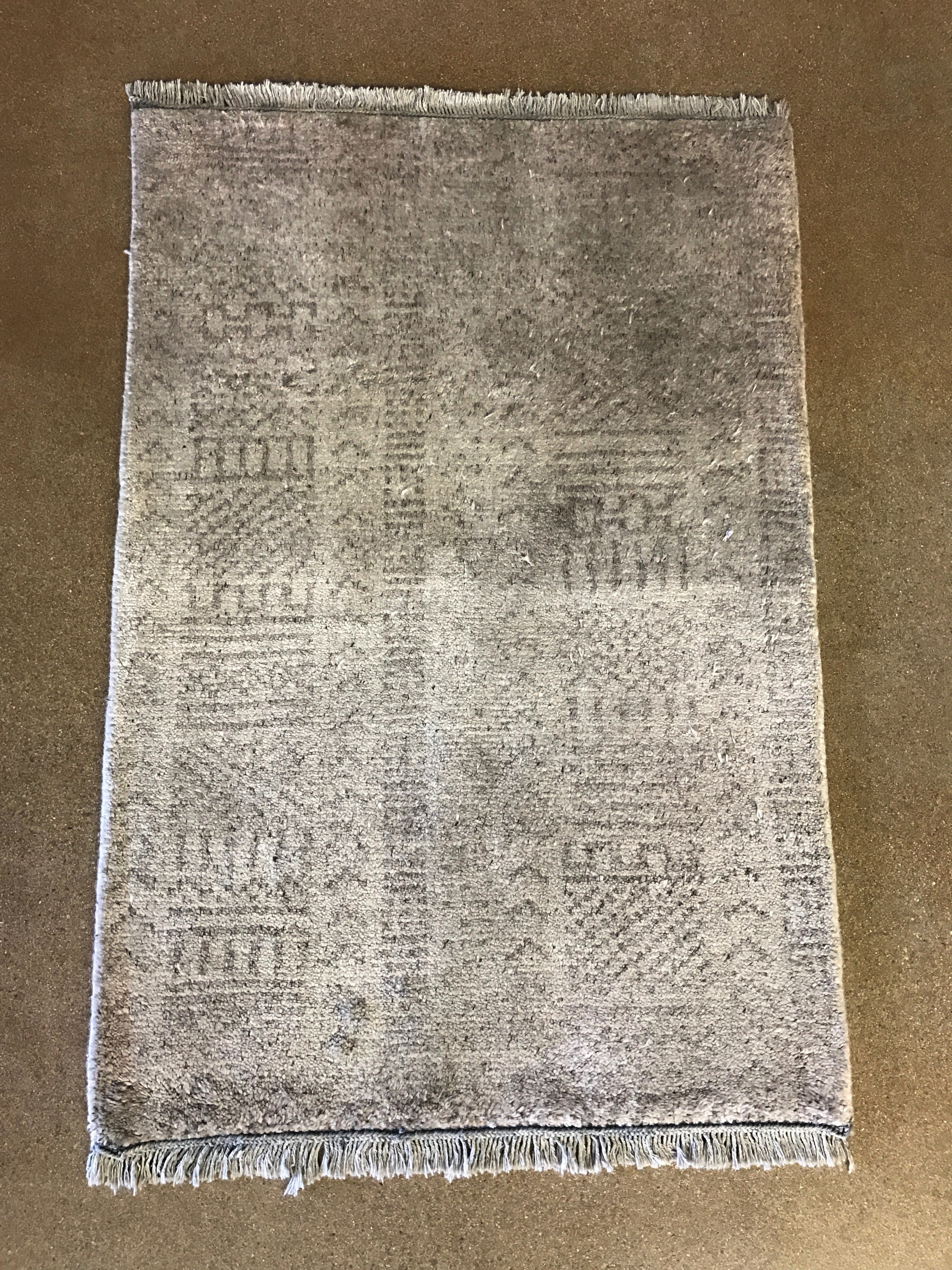 moroccan-rug-silver-color-overview - PV Rugs