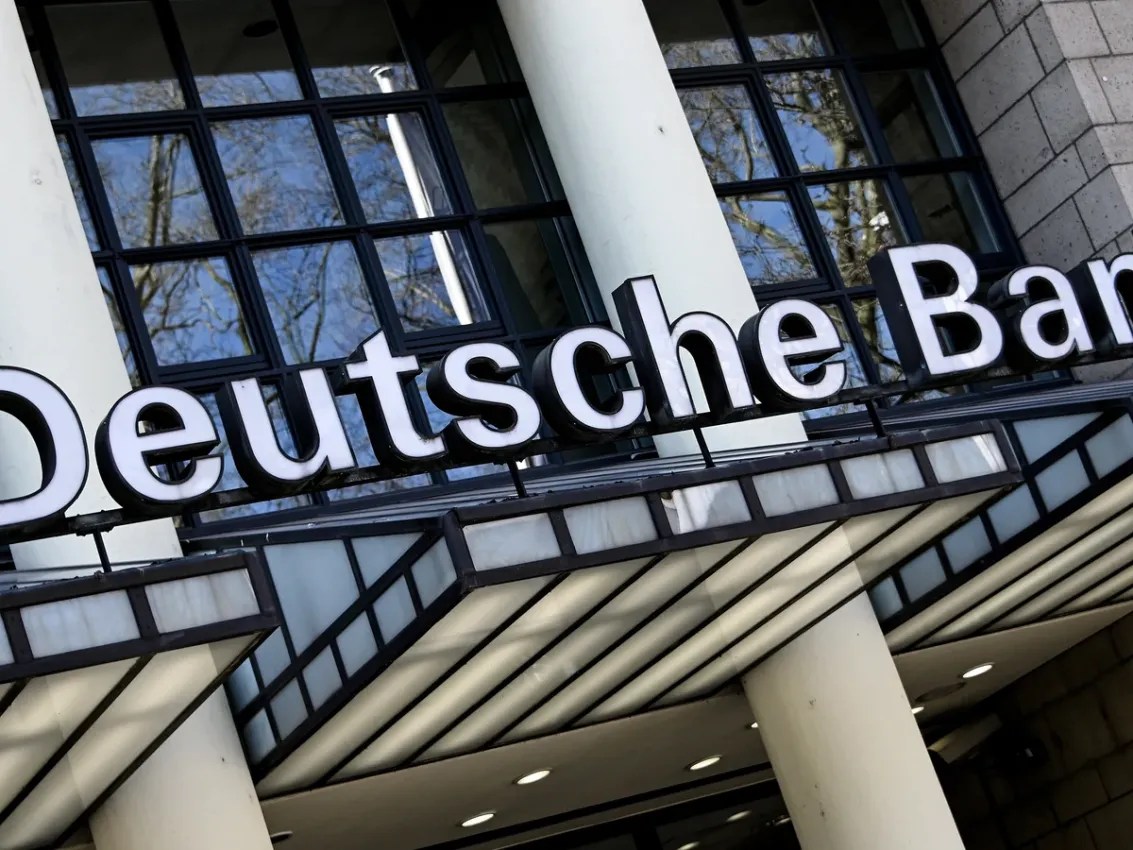 Allemagne : Epstein a conservé plus de 100 millions de dollars à la Deutsche Bank
