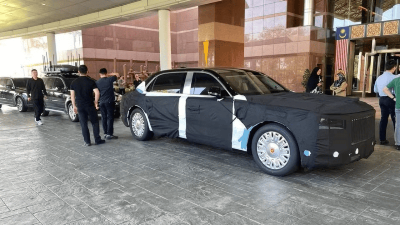 Inde : La voiture de Xi Jinping arrive à Delhi sous une couverture noire. Ce que nous savons sur le « secret » Hongqi N701
